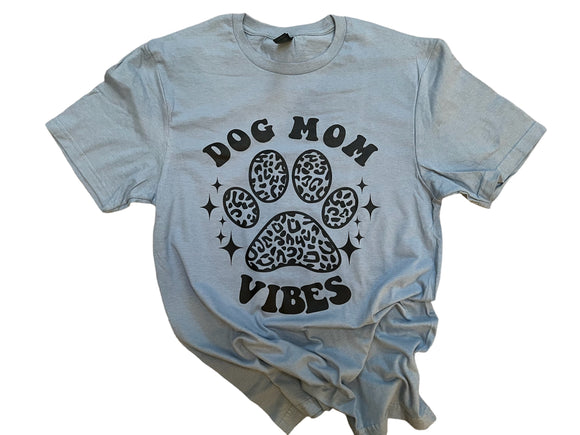 Dog mom vibes tee